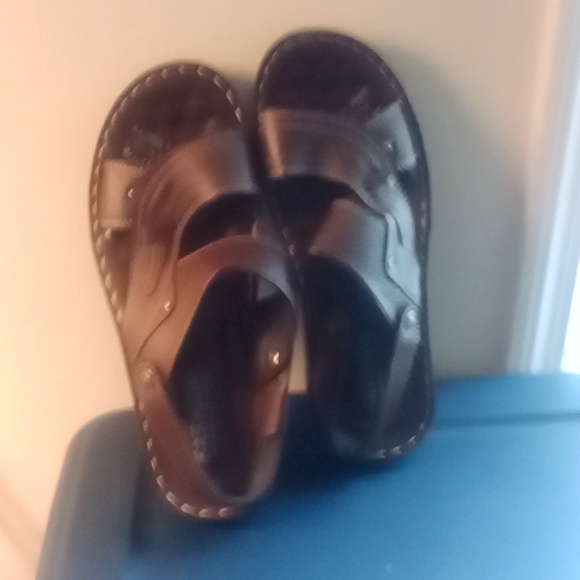 Shoes - Picture 2 of 4